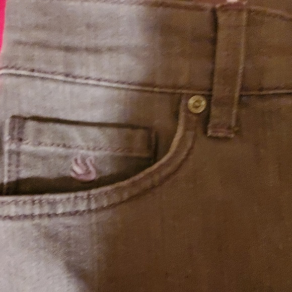 Gloria Vanderbilt Jean's - Picture 3 of 8